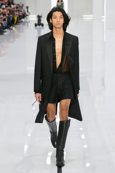 Look 10